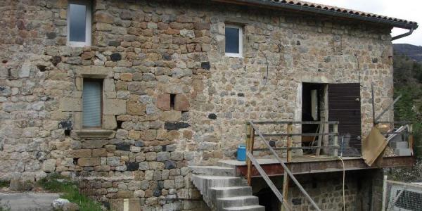 Réalisation d'une  terrasse en pierre, situation  avant